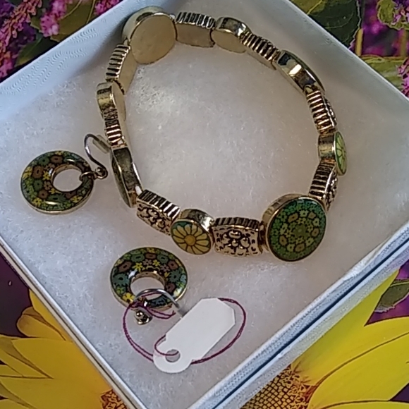Jewelry - Stretch Bracelet & Earrings Set, Flower Power
